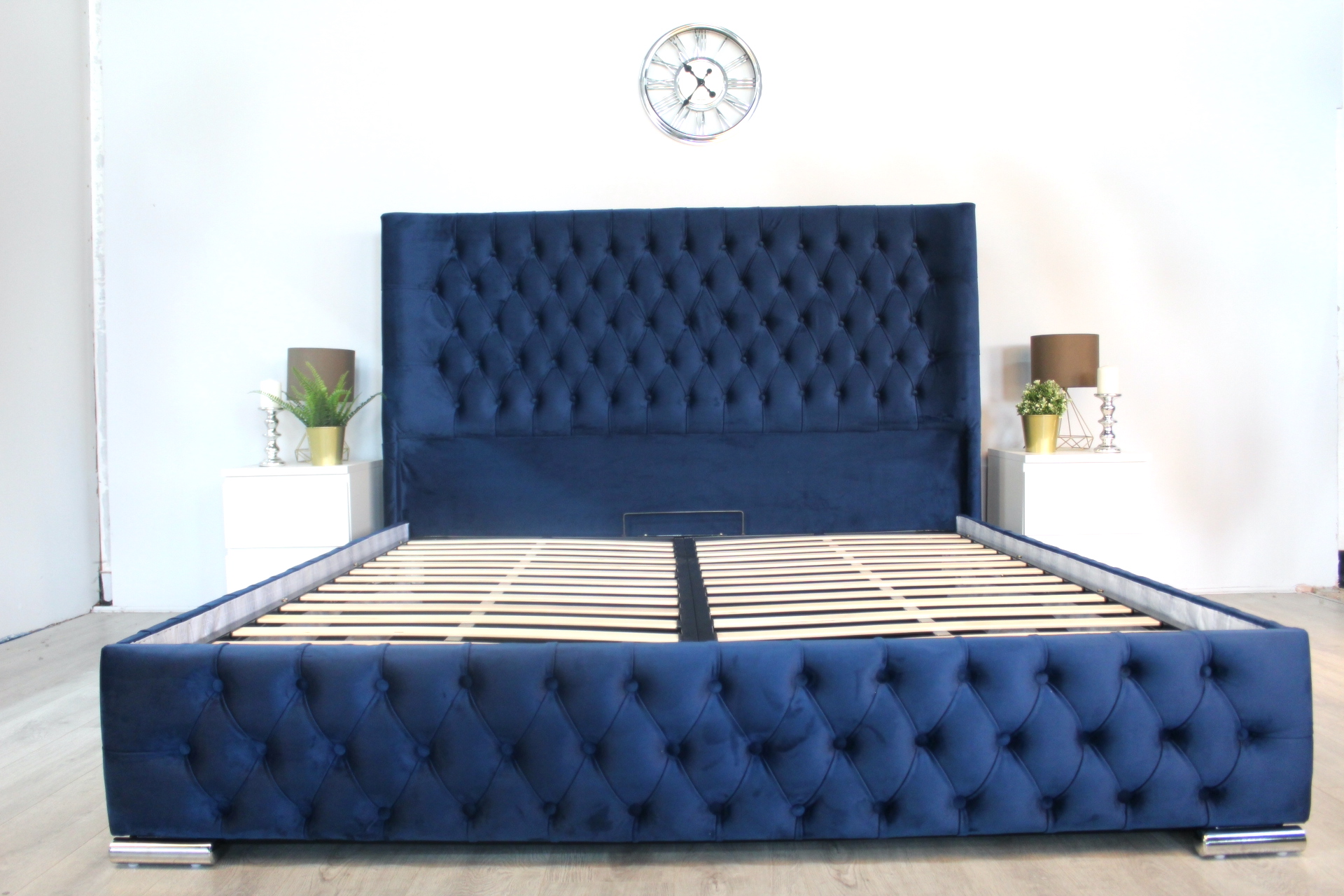Elizabeth Upholstered Chesterfield Buttoned Gas Lift Bed Frame - Image 2