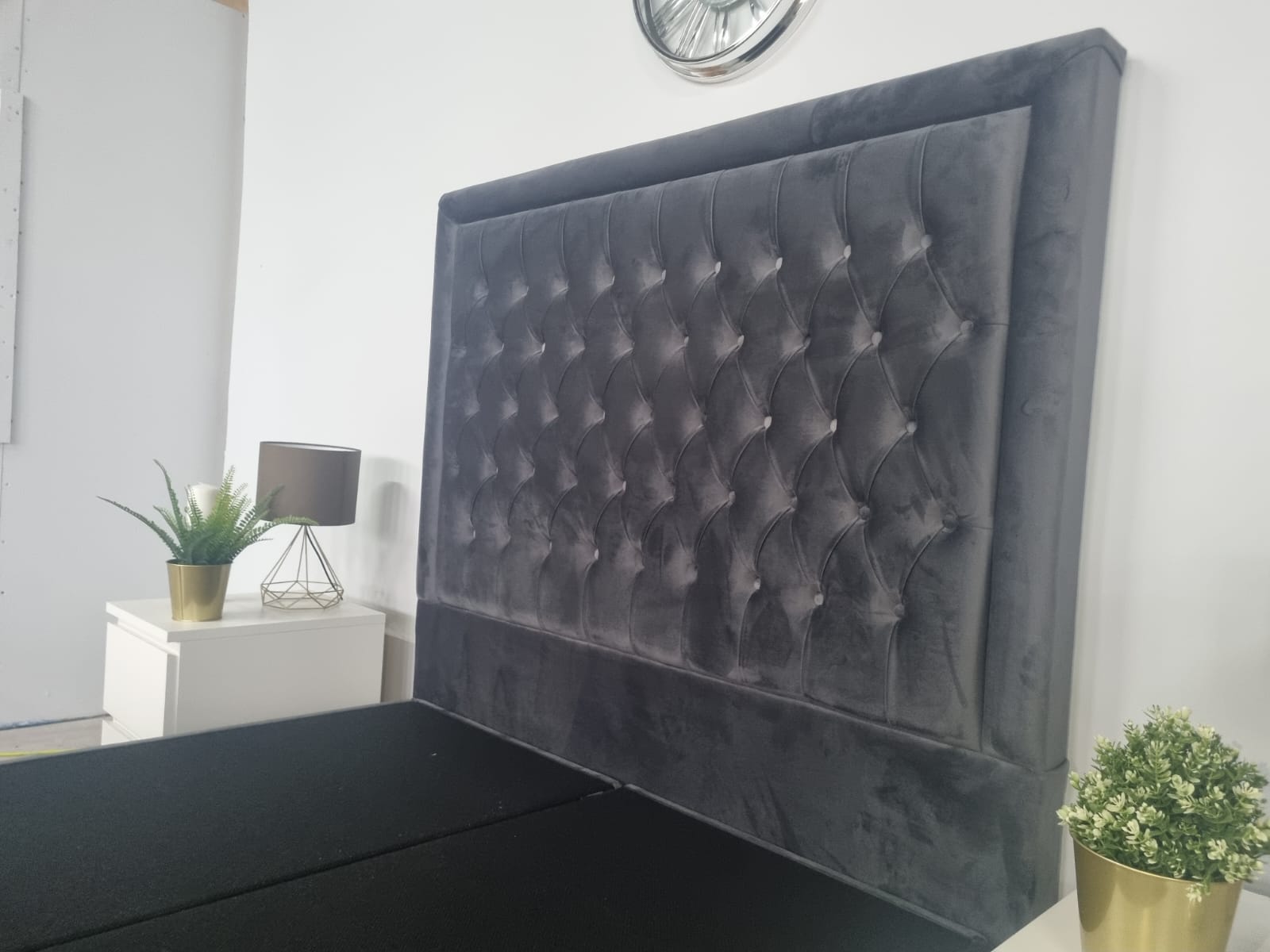 Beaded Bianca Chesterfield Buttoned Ottoman Gas Lift bed Frame - Image 3