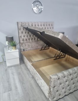 Giavinco Chesterfield Buttoned Ottoman Side Gas Lift