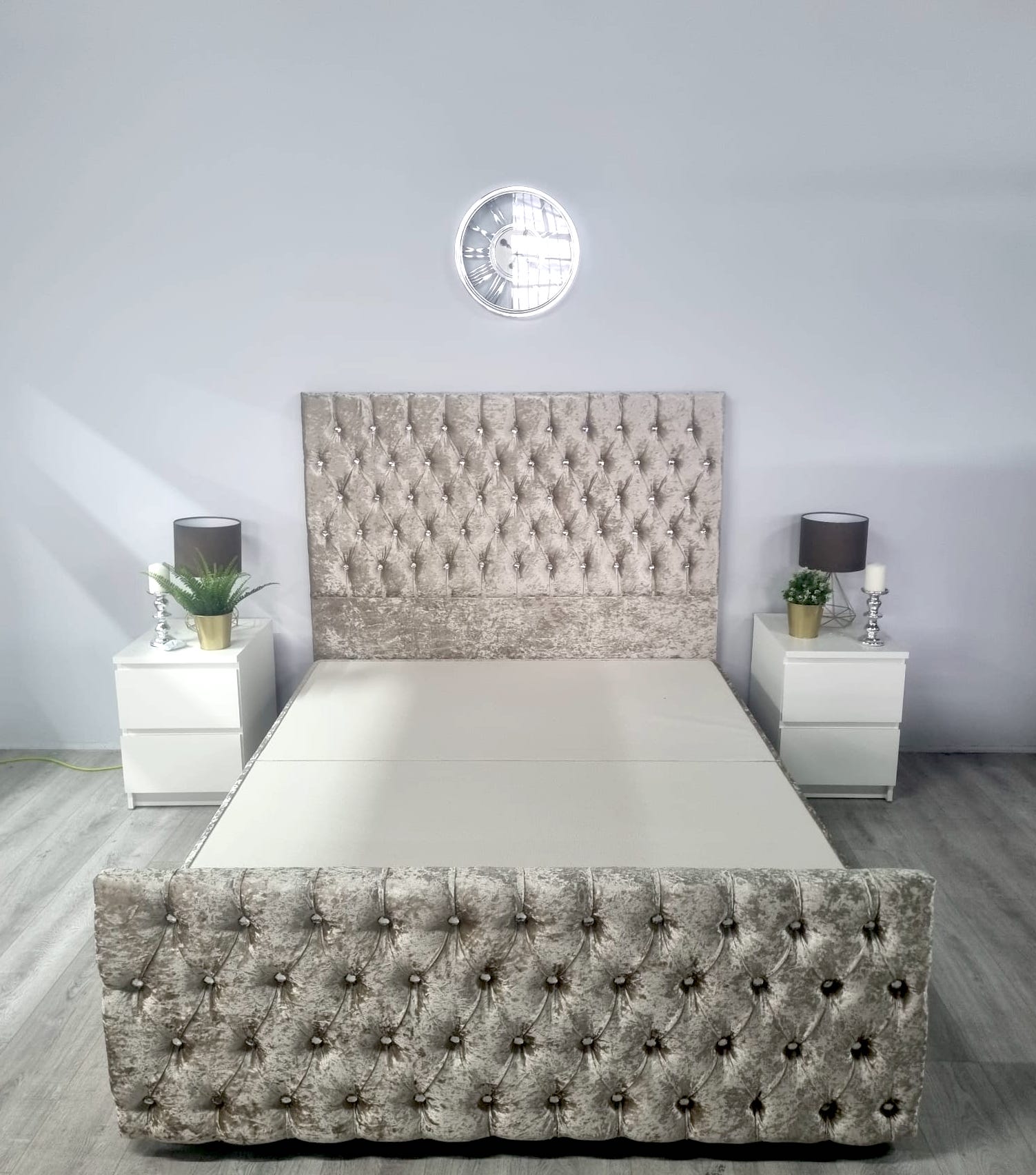 Giavinco Chesterfield Buttoned Ottoman Side Gas Lift - Image 2